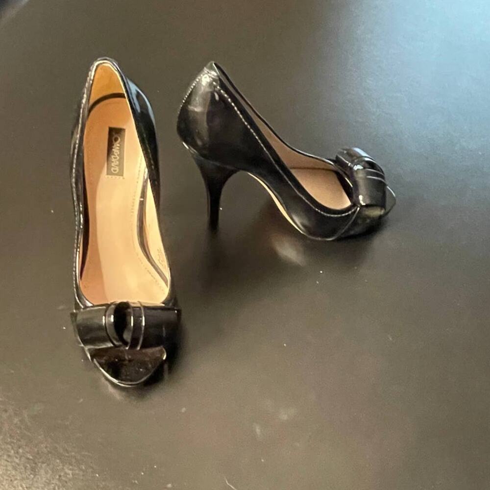 Joan & David Black Leather Orlina Heels Size 6